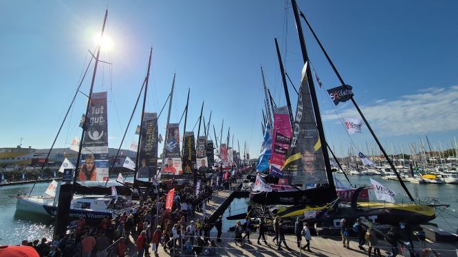 Bateaux du Vendée Globe au ponton